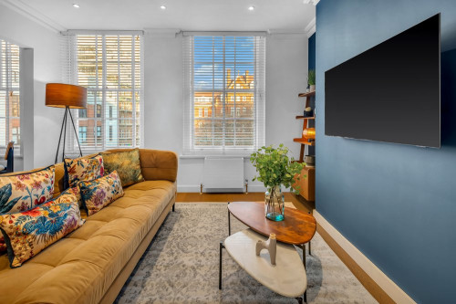 Queen Square - Gallery - 7
