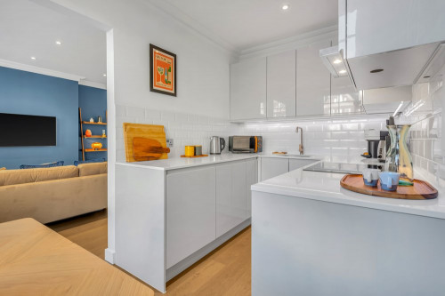 Queen Square - Gallery - 22