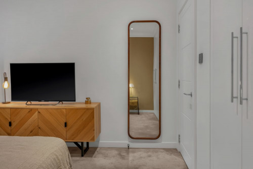 Queen Square - Gallery - 18