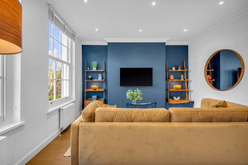 Queen Square - Gallery - 8