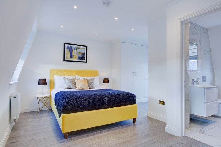  3 Bed Apartment  -  Fulham Road  - Gallery -  1