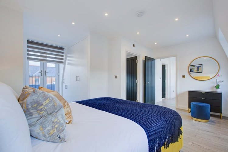  3 Bed Apartment  -  Fulham Road  - Gallery -  2