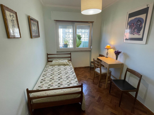 Cosy single ensuite bedroom in São Pedro do Estoril
