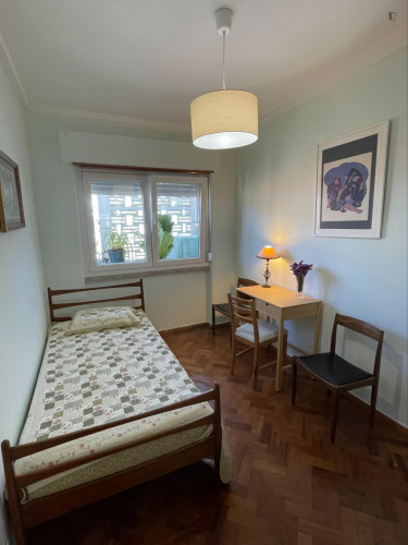 Cosy single ensuite bedroom in São Pedro do Estoril