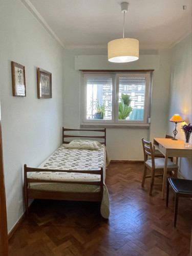 Cosy single ensuite bedroom in São Pedro do Estoril - Gallery - 5
