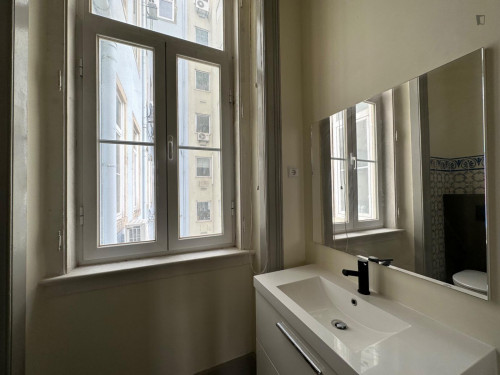 Ample and welcoming studio in Marquês de Pombal - Gallery - 6