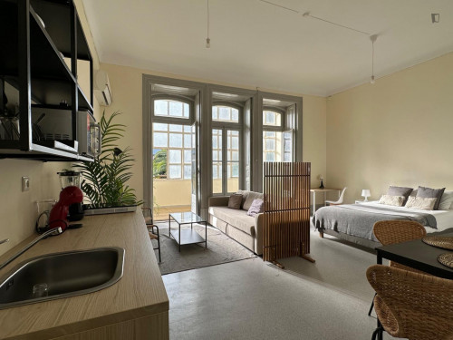 Ample and welcoming studio in Marquês de Pombal - Gallery - 9