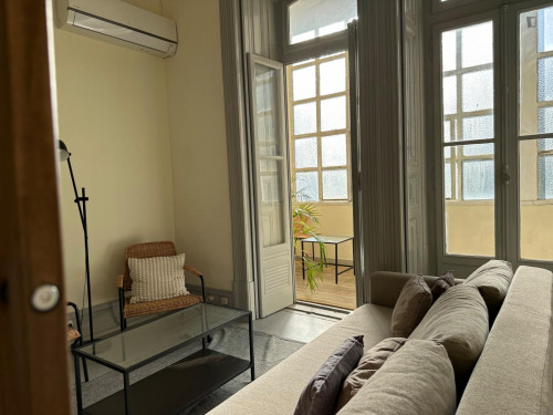 Ample and welcoming studio in Marquês de Pombal