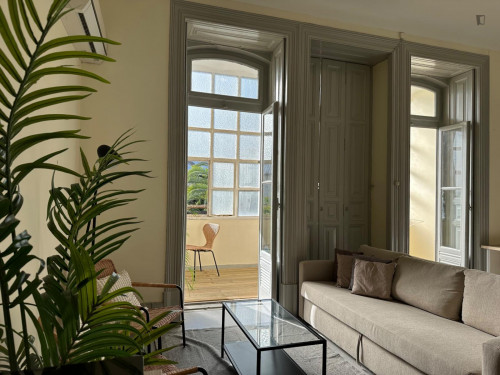 Ample and welcoming studio in Marquês de Pombal - Gallery - 12