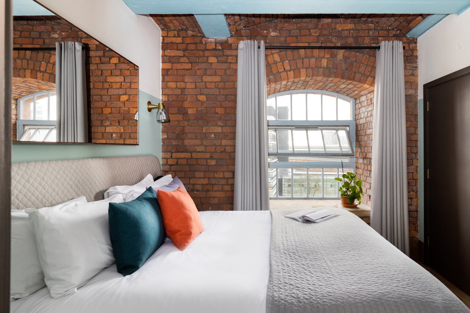 Deluxe 1 Bed Apartment - Manchester Canal Side - Gallery - 1