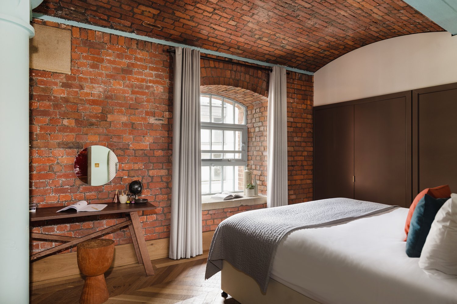 Deluxe 1 Bed Apartment - Manchester Canal Side - Gallery - 7