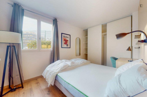 Cosy double bedroom close to Les Courtilles metro station