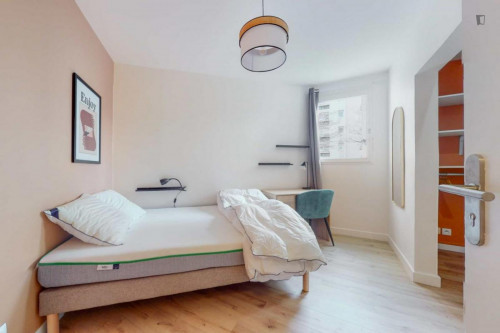 Charming double bedroom in Asnieres-sur-seine