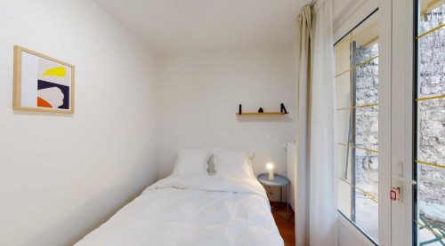 Alluring double ensuite bedroom in Issy-les-Moulineaux