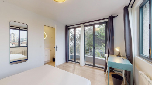 Wonderful double ensuite bedroom in Roquette