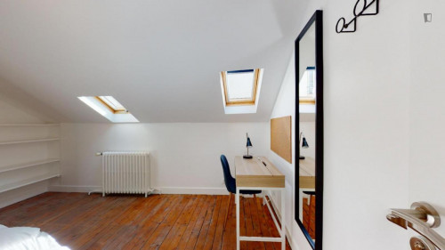 Cosy double bedroom close to Square Pablo Neruda