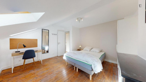 Cosy double bedroom close to Square Pablo Neruda