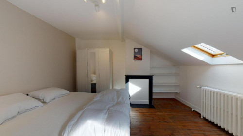 Cosy double bedroom close to Square Pablo Neruda