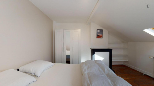 Cosy double bedroom close to Square Pablo Neruda