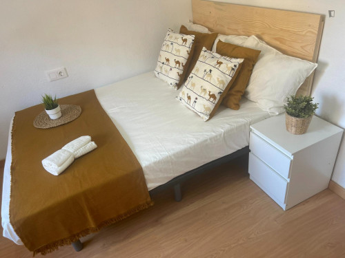 Comfy double bedroom in a renovated apartment close to Teatre La Plazeta - Gallery - 33