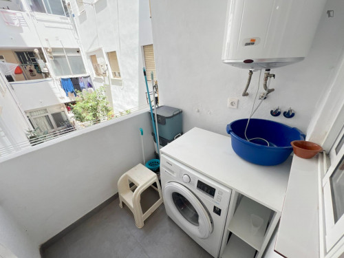 Comfy double bedroom in a renovated apartment close to Teatre La Plazeta - Gallery - 10