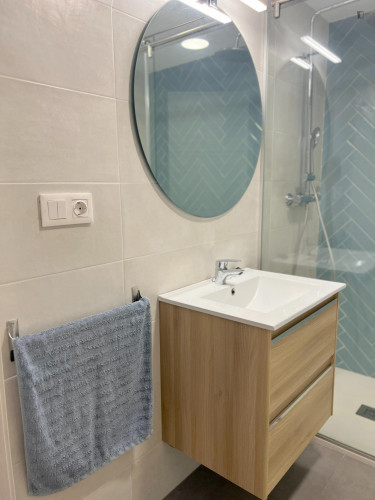 Comfy double bedroom in a renovated apartment close to Teatre La Plazeta - Gallery - 6
