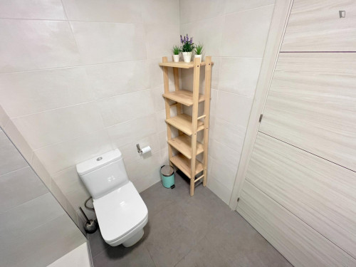 Comfy double bedroom in a renovated apartment close to Teatre La Plazeta - Gallery - 12