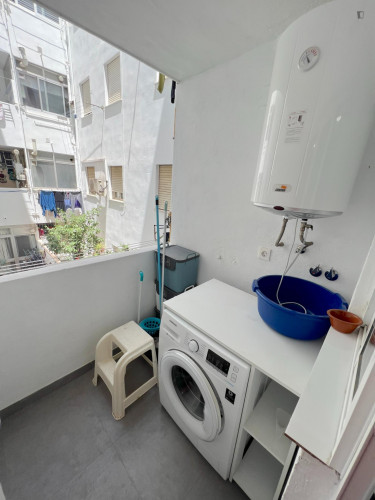 Comfy double bedroom in a renovated apartment close to Teatre La Plazeta