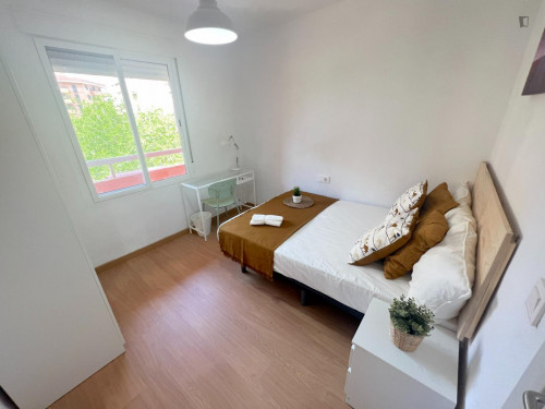 Comfy double bedroom in a renovated apartment close to Teatre La Plazeta - Gallery - 26