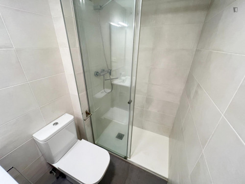 Comfy double bedroom in a renovated apartment close to Teatre La Plazeta - Gallery - 15