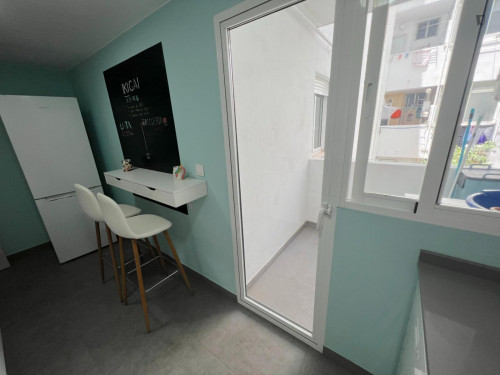 Comfy double bedroom in a renovated apartment close to Teatre La Plazeta
