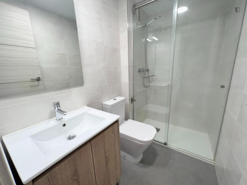 Comfy double bedroom in a renovated apartment close to Teatre La Plazeta - Gallery - 13