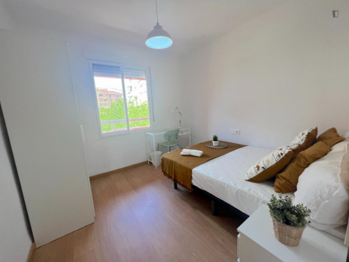 Comfy double bedroom in a renovated apartment close to Teatre La Plazeta - Gallery - 18