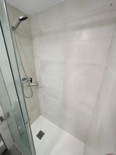 Comfy double bedroom in a renovated apartment close to Teatre La Plazeta - Gallery - 16