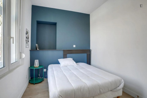 Comfy double ensuite bedroom next to Cormontaigne metro station