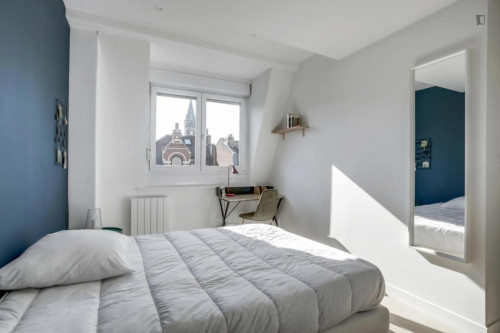 Pleasant double ensuite bedroom not far from Lille Catholic University