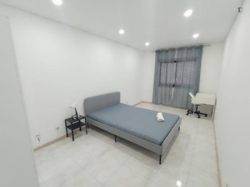 Nice double bedroom next to Castelo Branco train station
