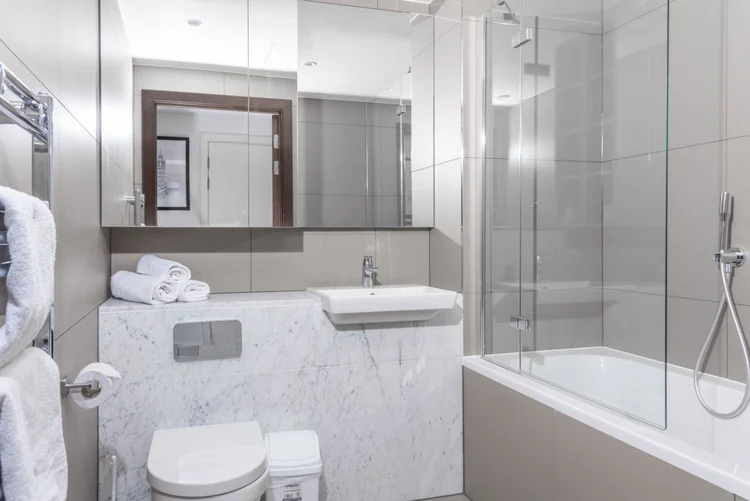  2 Bed Apartment  -  Royal Mint Street  - Gallery -  7