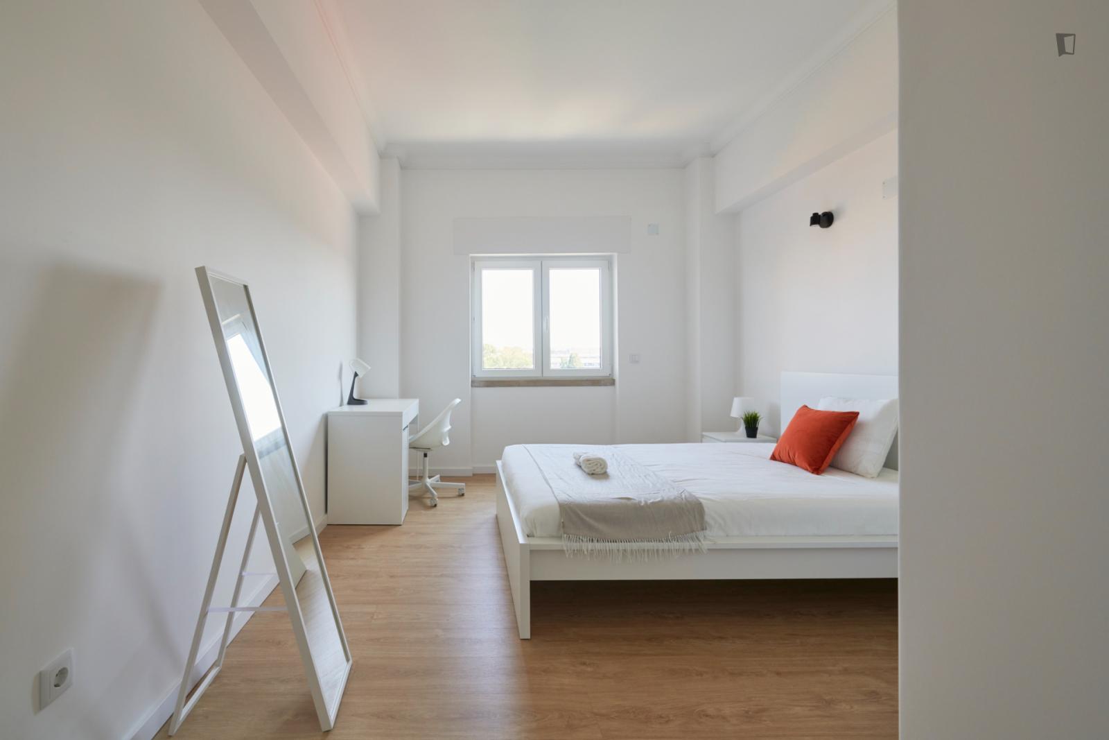 Sunny Single Ensuite Bedroom Next To Universidade Lusófona - 1