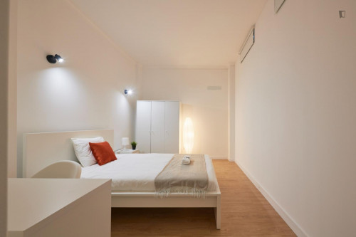 Nice single bedroom in a 7-bedroom flat