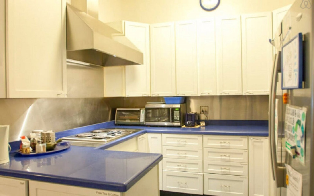 Vibrant Modern Complex w/ Workspaces + Kitchen