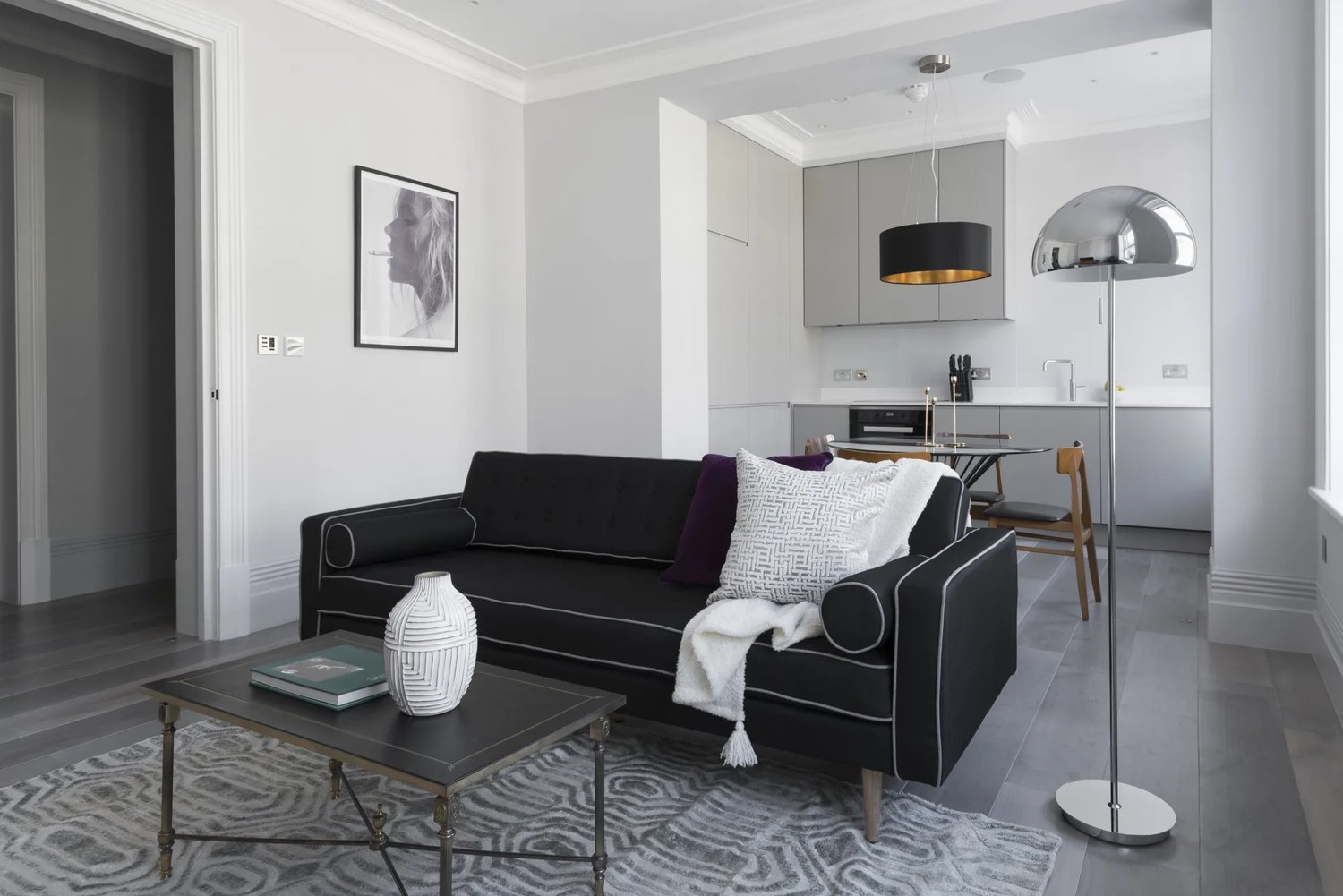 2 Bedroom, 2 Bathroom - Museum St - Gallery - 3