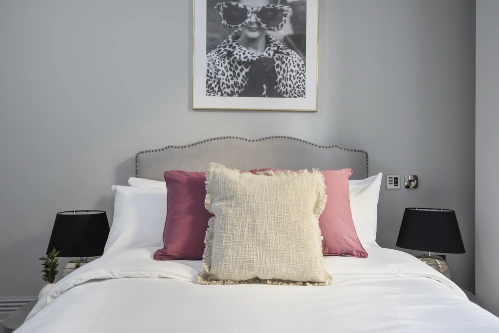 1 Bedroom, 1 Bathroom - Museum St - Gallery - 1