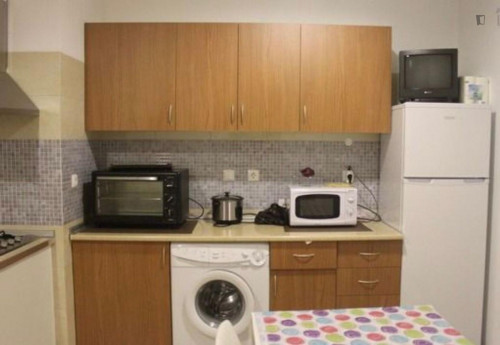Charming single bedroom next to Sete Rios train station