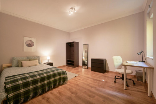 Charming single bedroom next to Sete Rios train station