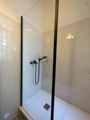 Amazing single bedroom not too far from Nova Medical School - Gallery - 8