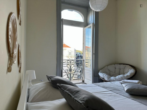 Charming double bedroom next to Rato metro station