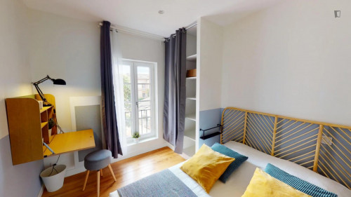 Luminous double ensuite in a 5-bedroom apartment not far form Compans-Caffarelli metro station