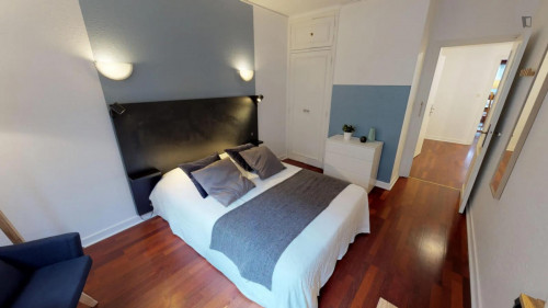 Pleasant double bedroom  next to the Centre Commercial Espace Saint Georges