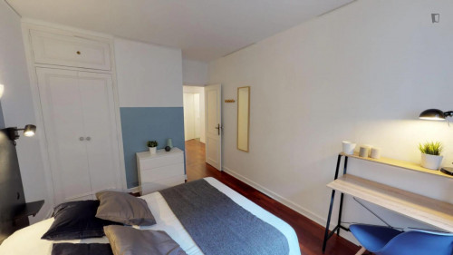 Pleasant double bedroom  next to the Centre Commercial Espace Saint Georges